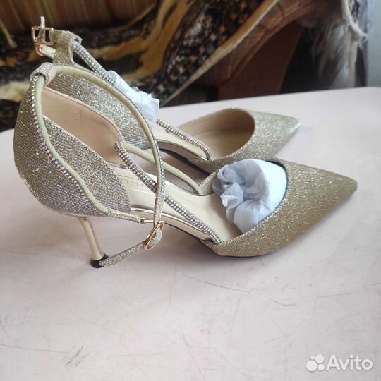 Новые золотые туфли 40 размер