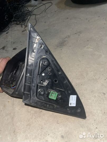 Зеркало заднего вида