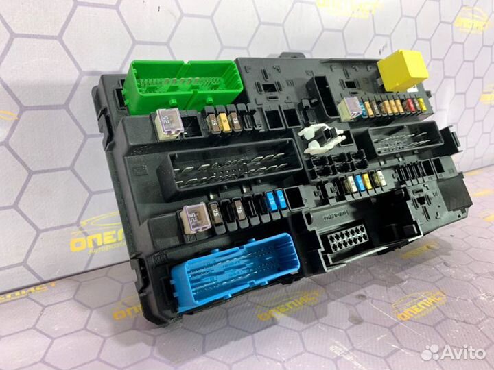 Блок предохранителей задний Opel Astra H Z18XE