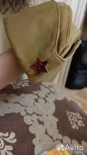 Пилотка и георгиевская лента на 9 мая