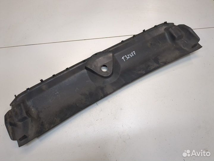 Накладка замка капота Audi A4 (B9), 2016