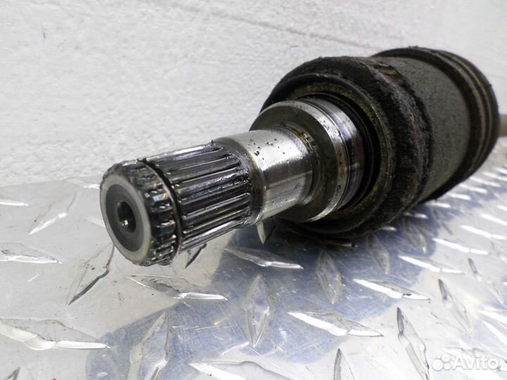 Полуось задняя правая Pontiac Vibe 1