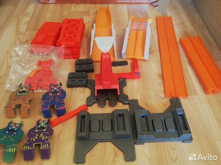 Hot wheels track builder