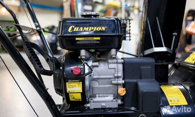 Снегоуборщик Champion 656 ST витрина
