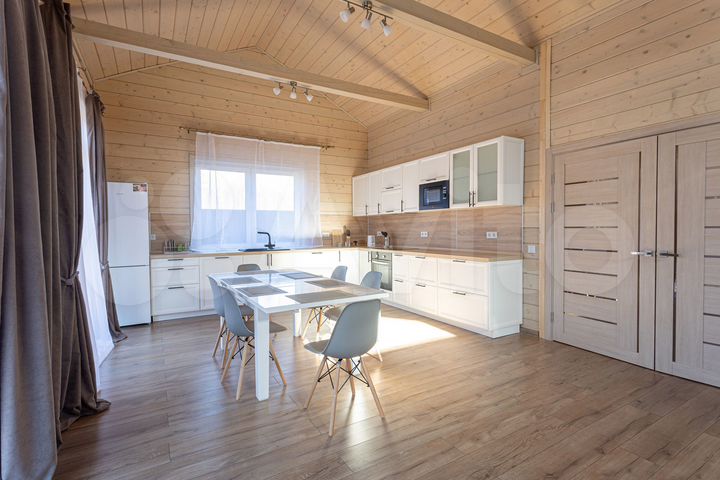 Дом 215 м² на участке 11 сот.