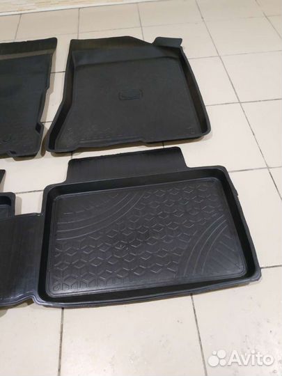 Автомобильные коврики резиновые