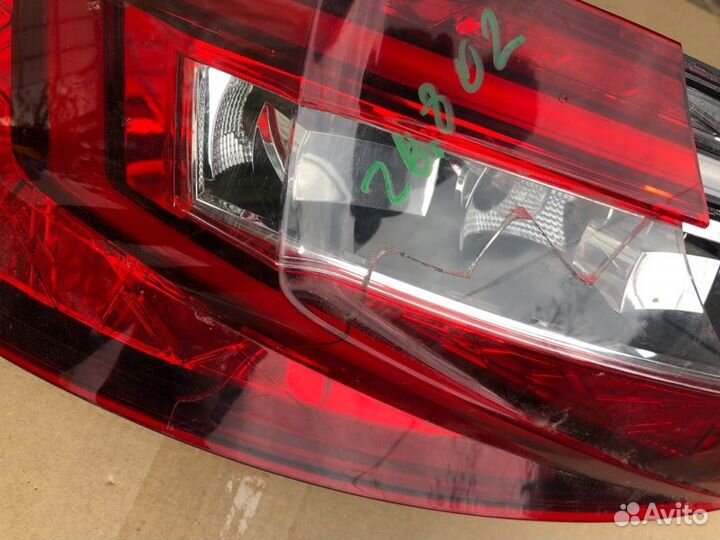 Фонарь наружный задний левый Skoda Superb 2017