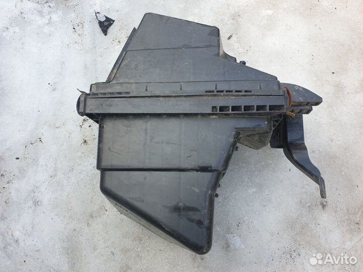 Корпус воздушного фильтра Nissan X-Trail T30 QR20