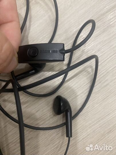 Проводные наушники