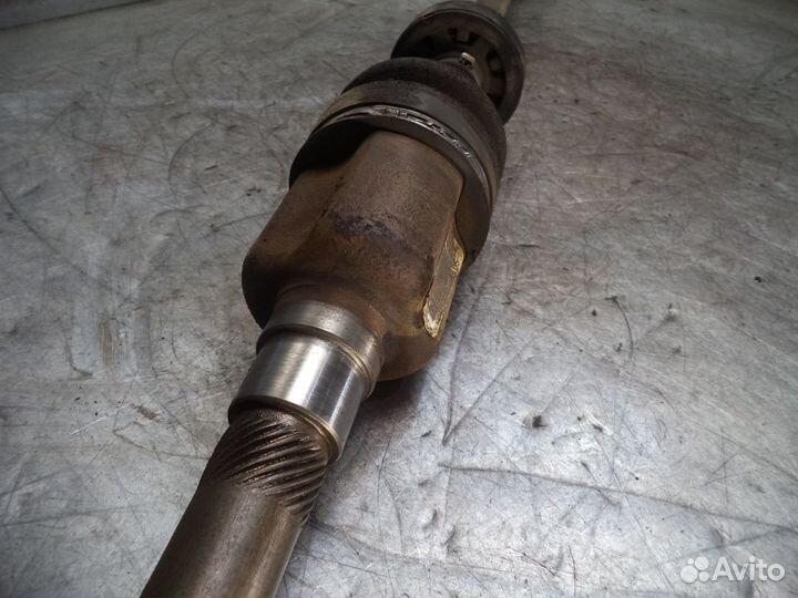 Dodge Neon 99-05 Полуось правая 2.0 АКПП