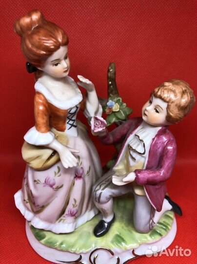 Статуэтка фарфор 