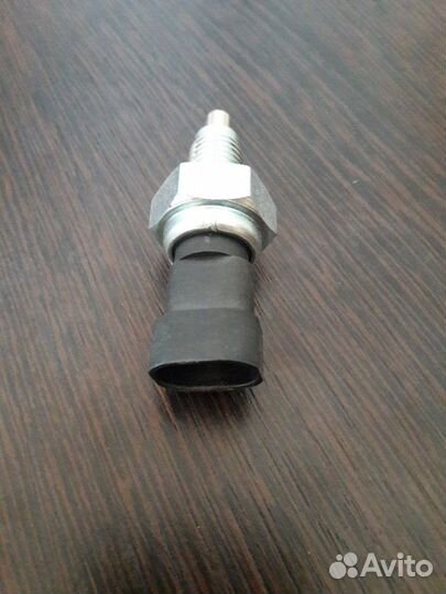 Датчик заднего хода (лягушка) опель корса д