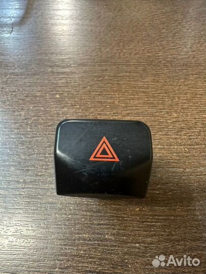 Кнопка аварийной сигнализации Nissan Note E11 1.6