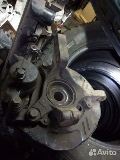 Поворотный кулак Субару