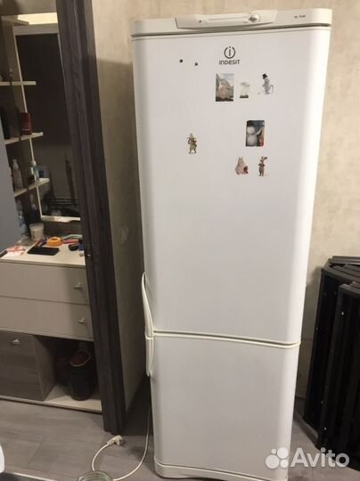 Холодильник бу indesit
