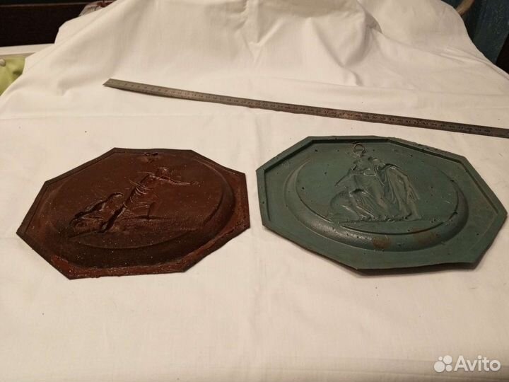 Два барельефа медальонов Федора Толстого