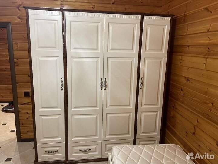 Шкаф с кроватью