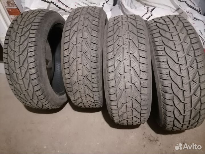 Kormoran Snow 215/55 R18