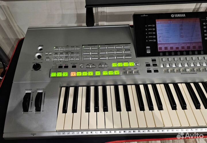 Синтезатор Yamaha Tyros 1