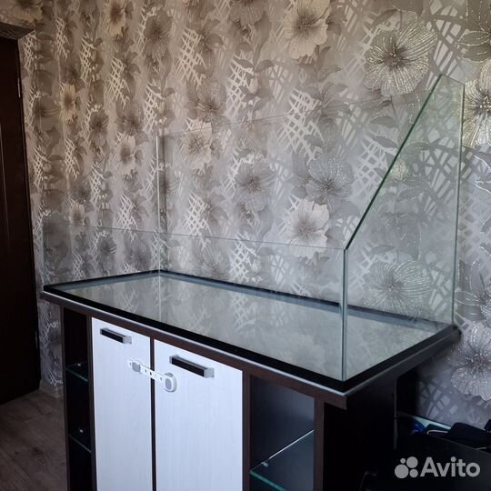 Аквариум с тумбой