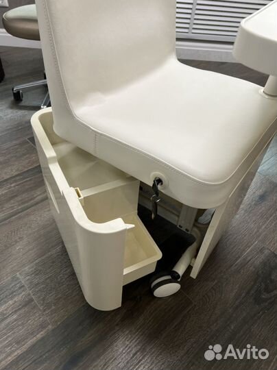 Маникюрный стол Baby C Nilo