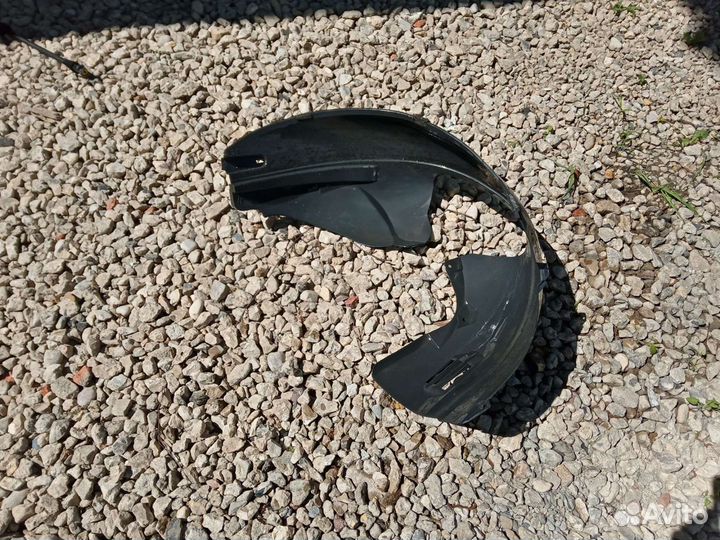 Подкрылок передний правый Форд Фиеста