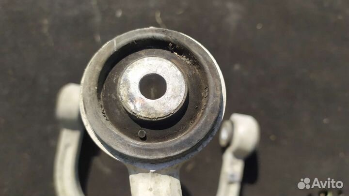 Передний верхний левый рычаг Мерседес мл 164