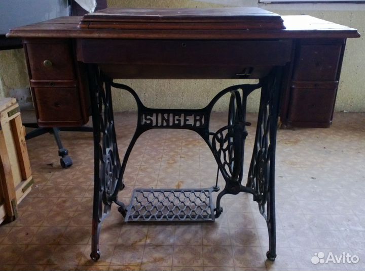 Антикварная швейная машинка Singer