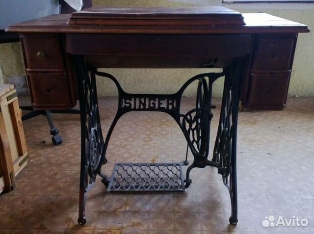 Антикварная швейная машинка Singer