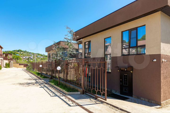 Дом 200 м² на участке 6,5 сот.