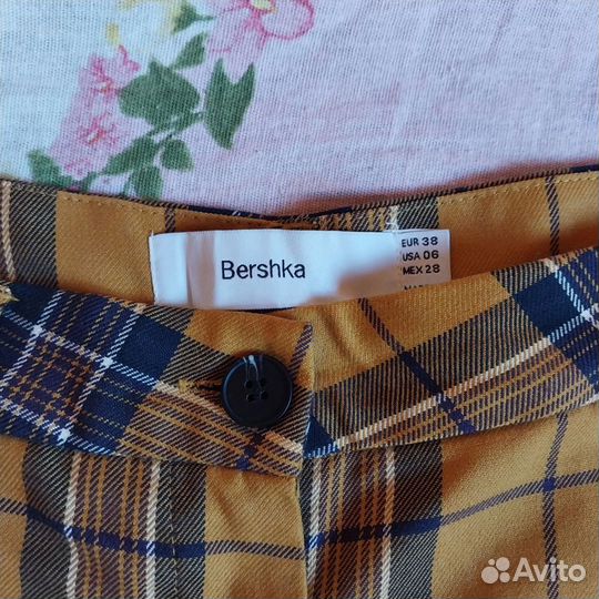 Желтые брюки в клетку Bershka 46-48