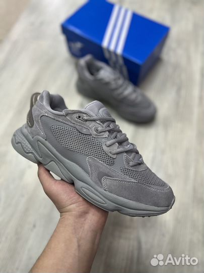 Кроссовки adidas ozweego