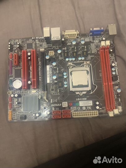 Две материнских платы с процессорами и видеокарта