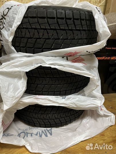 Bridgestone Blizzak DM-V1 275/40 R20 106R