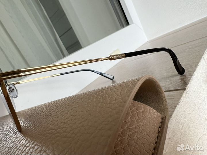 Солнцезащитные очки MaxMara