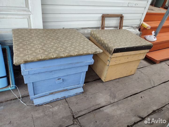 2 улея для пчел