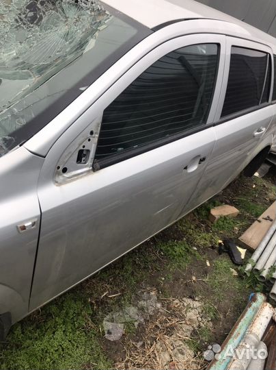 Передняя левая дверь на опель астра H универсал