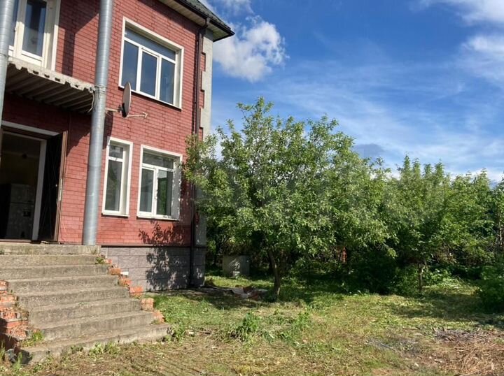 Дом 455 м² на участке 15 сот.