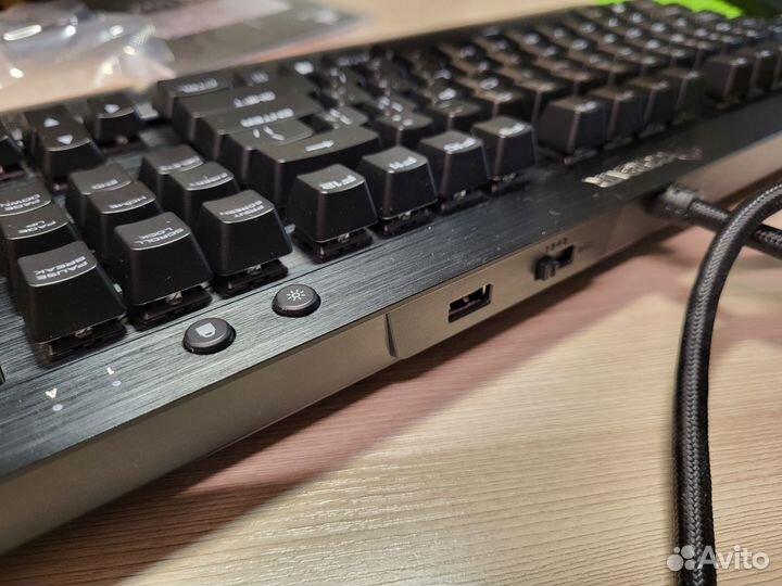Механическая клавиатура Corsair K70 LUX (MXred)