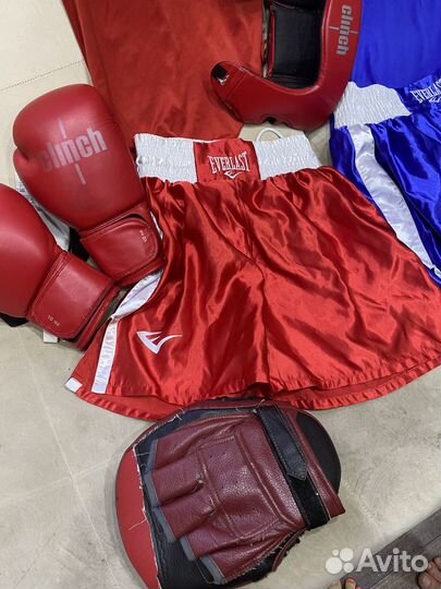 Спортивная форма, шлем, перчатки для бокса