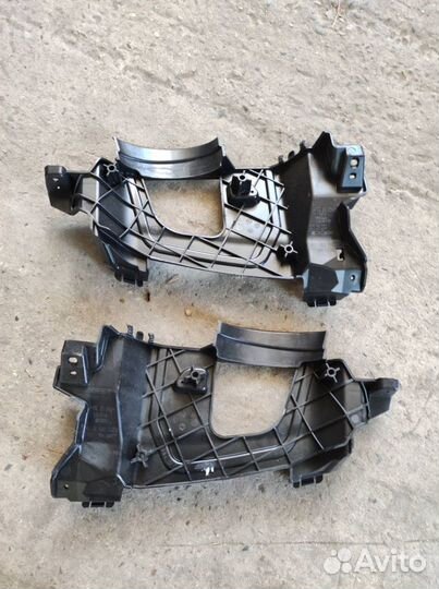 Кронштейн насадки глушителя Mercedes W213 E