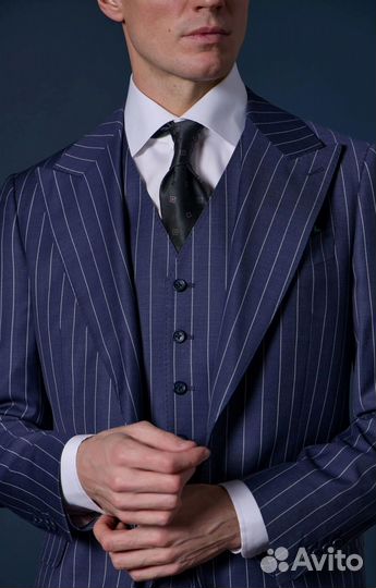 Мужской костюм в полоску
