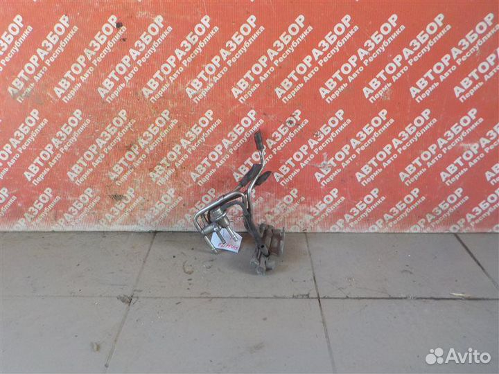 Топливная рампа левая Subaru Forester S12 SH EJ25