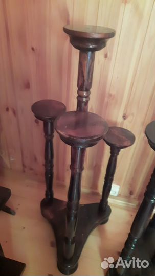 Деревянная подставка для цветов