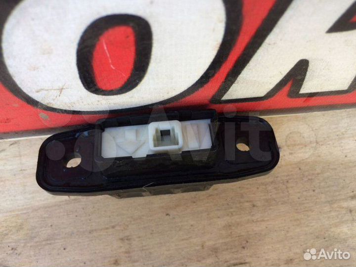 Кнопка открывания багажника Toyota Corolla E180