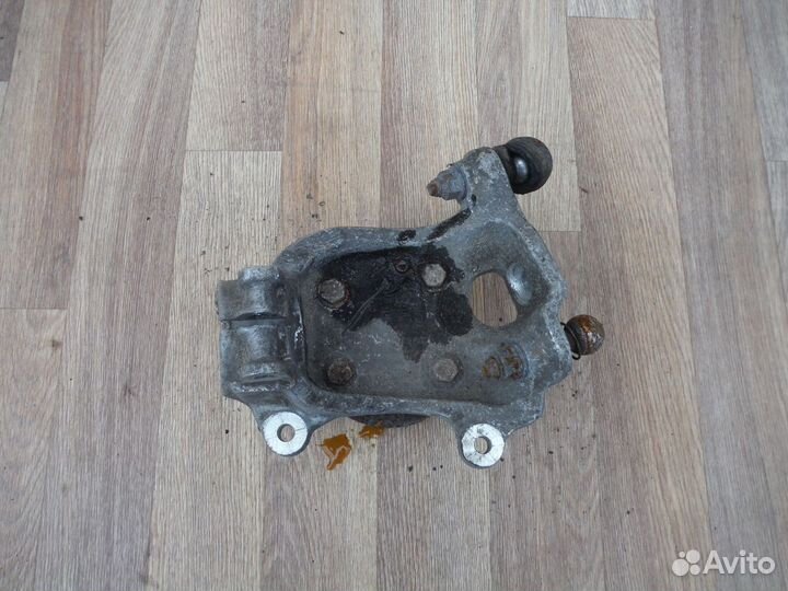 Кулак поворотный передний левый BMW 5 E60 2005