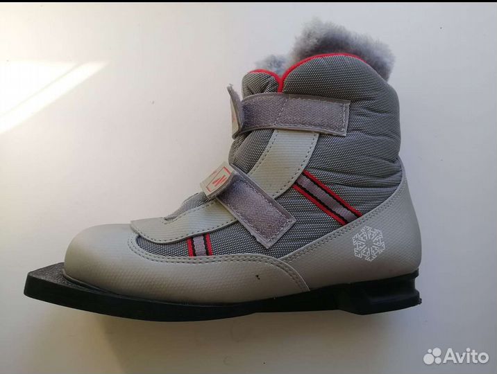 Лыжные ботинки детские новые