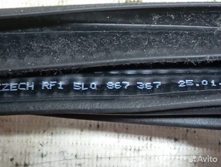 Уплотнитель двери задний правый Skoda Yeti 1.4