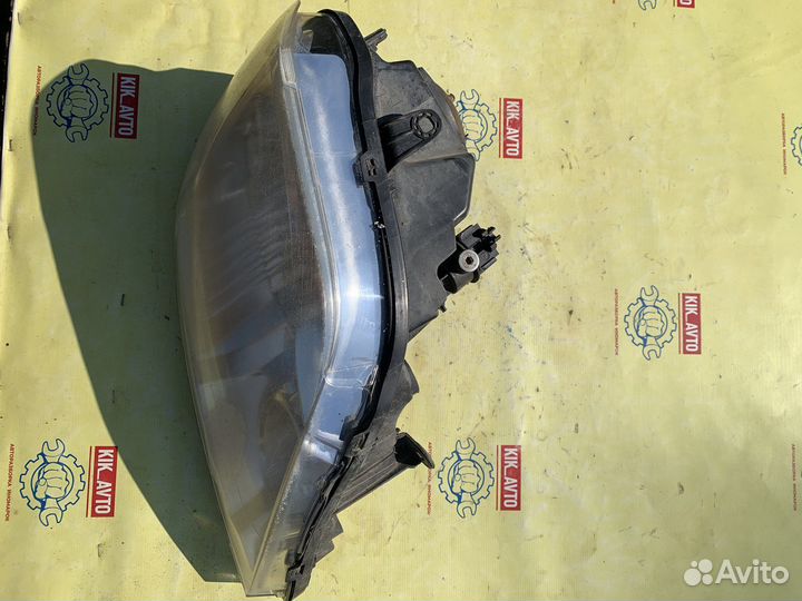 Фара правая Renault Logan