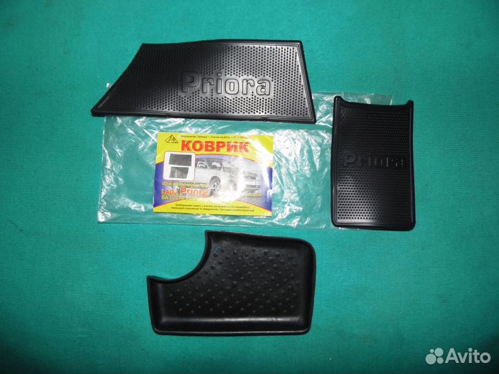 Коврик на панель